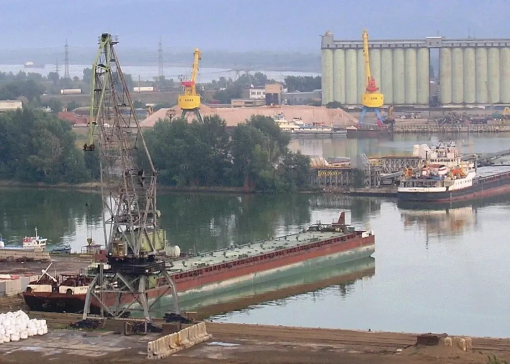 The new JV is already eyeing possible Russian ports and logistics acquisitions
