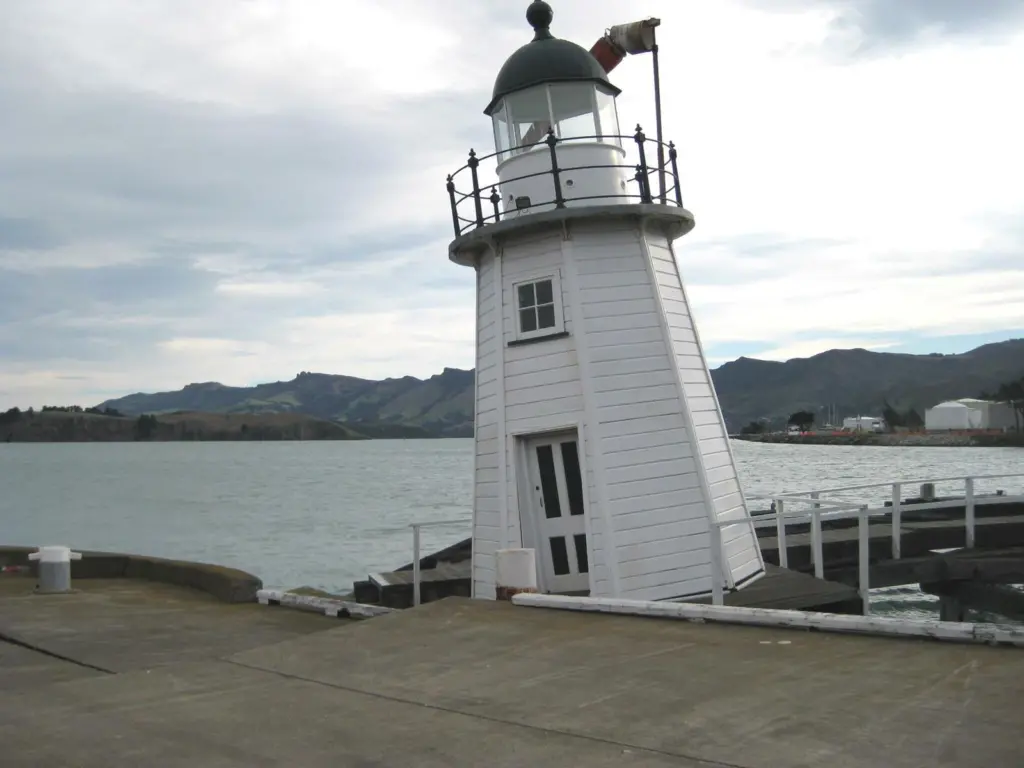 00_96267_LPCLighthouseZBerth