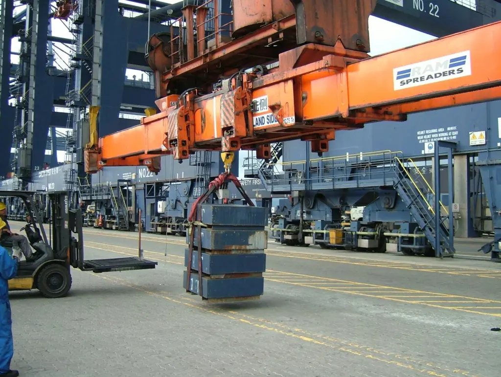 Port Strategy: Insurance companies suggest that terminals adopt a load sensing system as part of an accident prevention programme