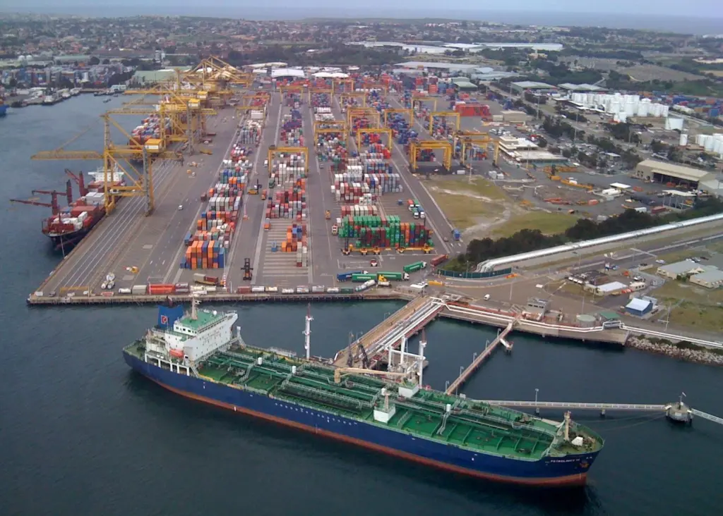 DP World is selling a three-quarter stake in its Australian facilities. Photo: A Jacobs