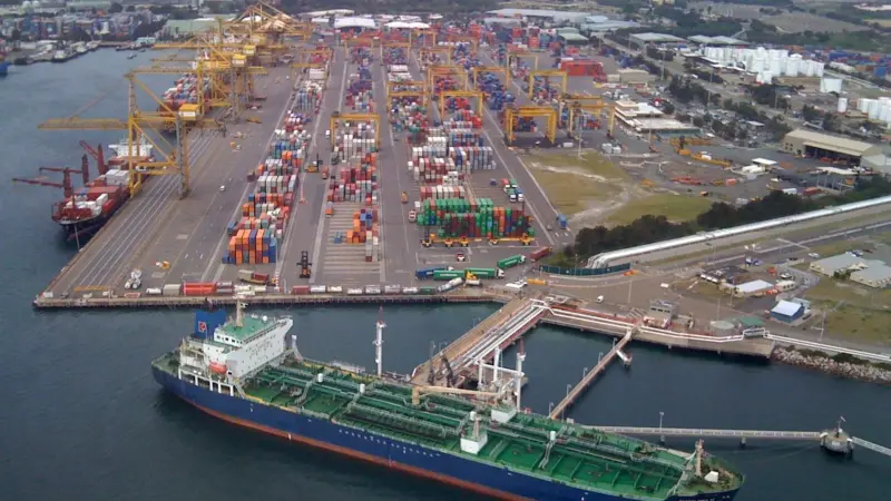 DP World is selling a three-quarter stake in its Australian facilities. Photo: A Jacobs