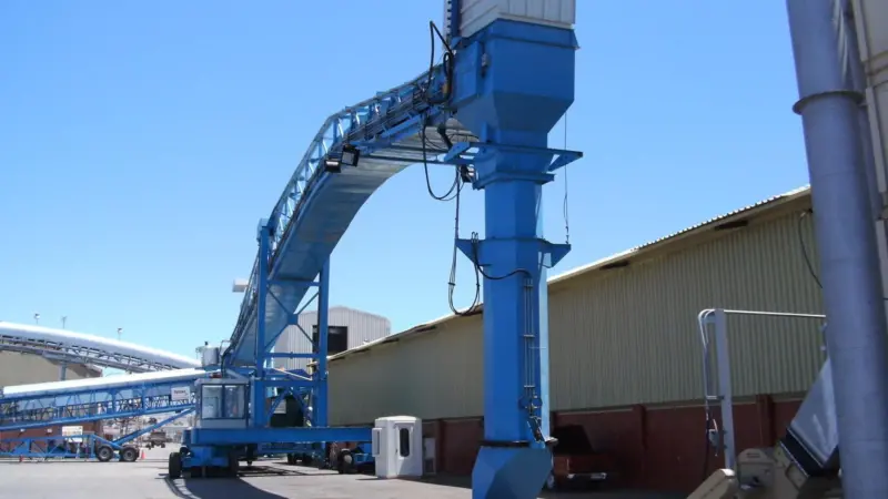 Coquimbo’s new shiploading system can be withdrawn from the key side and stowed