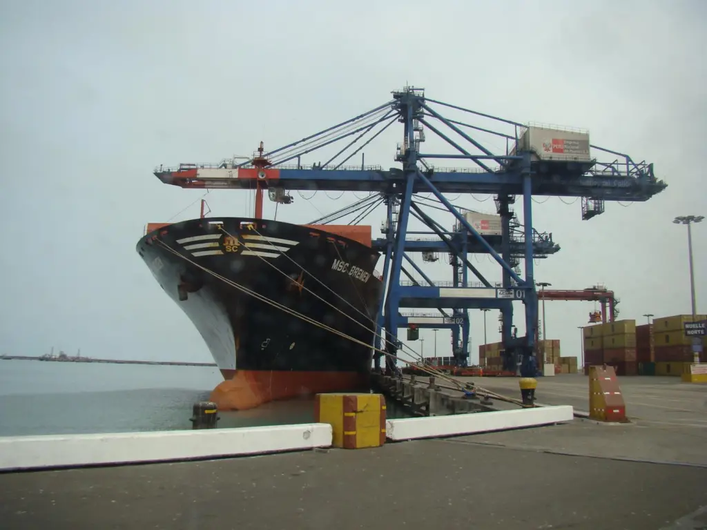 DP World and Enapu already operate at Callao: this may  exclude DP World from further bids