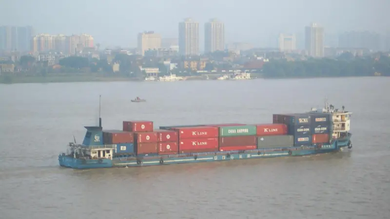 The Yangtze river near Wuhan is seeing  a rise in box volumes. Photo: V Menkov