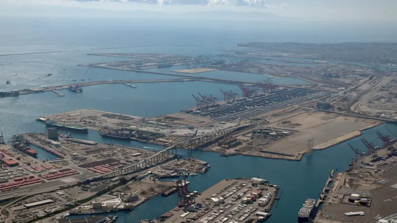Sharing the same air and waters, it is impractical to keep environmental policies separate at Long Beach and Los Angeles. Credit: Bruce Perry, Department of Geological Sciences, CSU Long Beach