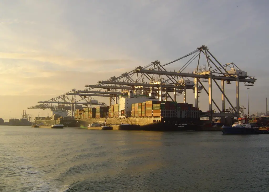 Rotterdam has begun screening ships from Japan for radiation contamination