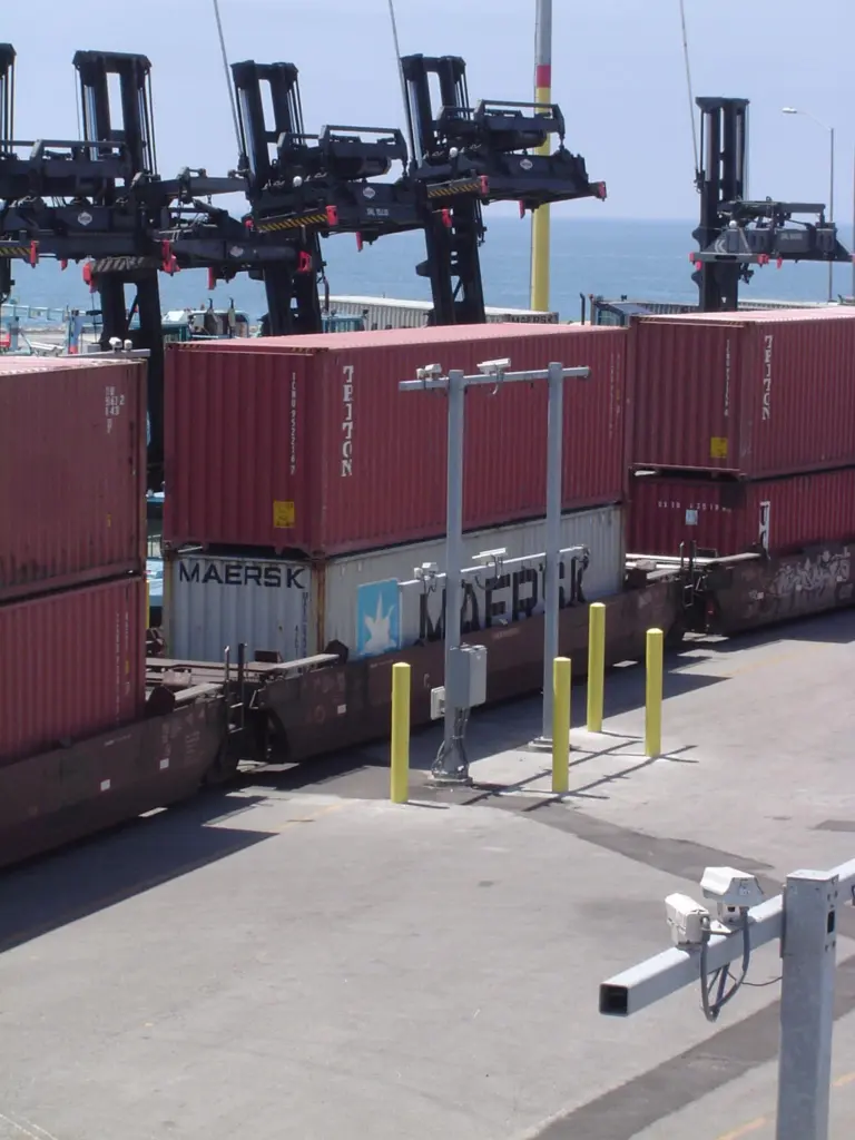 A combined Navis and APS approach at Los Angeles' Pier 400 improved visibility for train-based equipment