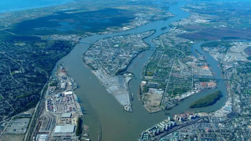 The Port Metro Vancouver is working collaboratively with two Washington State ports to reduce port-related emissions. Photo: Courtesy of Port Metro Vancouver.