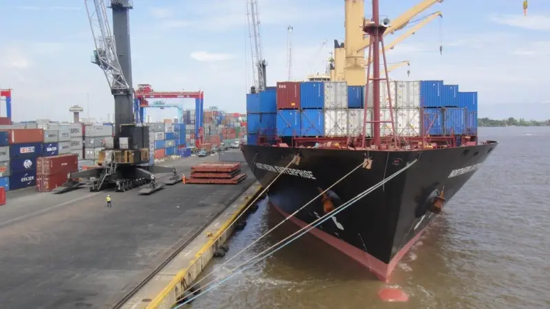Apapa in Lagos, Nigeria has been subject to congestion and other problems springing from multiple agencies. Photo: Scenar308 Flickr