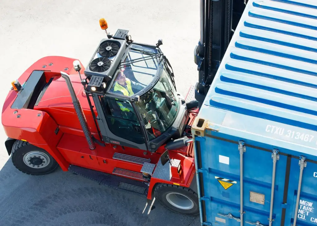FLTs are sometimes criticised for poor visibility over their reachstacker counterparts