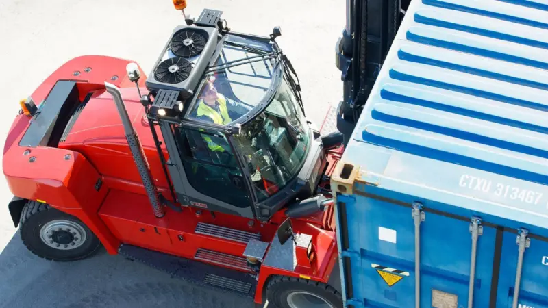 FLTs are sometimes criticised for poor visibility over their reachstacker counterparts