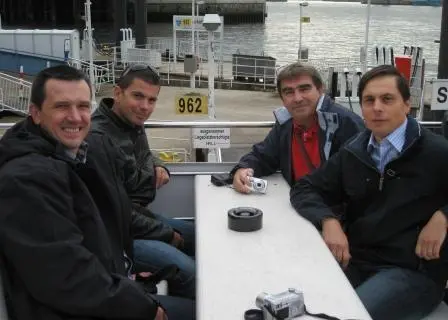 00_99052_Delegates-getting-some-fresh-air-on-the-Port-Tour