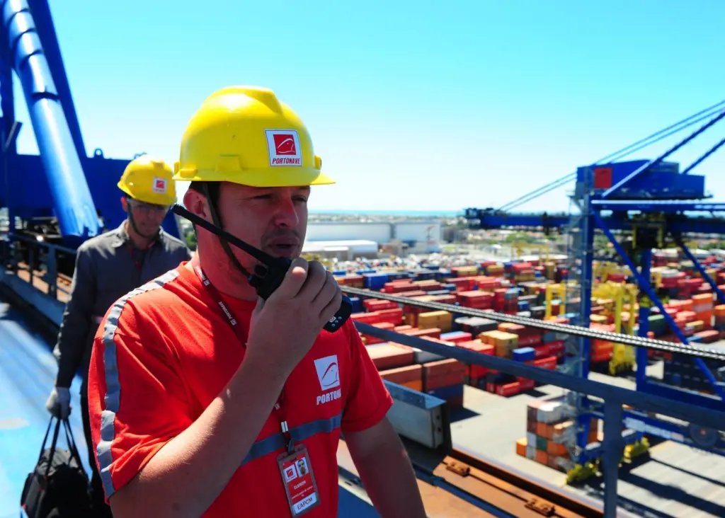 Portonave workers cautiously eye unionsed labour across the river at Itajai. Credit: Portonave