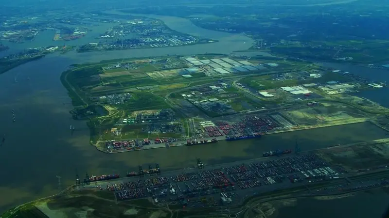 Combined positioning solution allowed PSA to get 2m accuracy at Antwerp's HNN terminal. Credit: Wwuyts