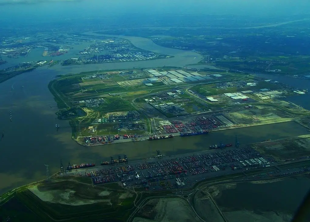 Combined positioning solution allowed PSA to get 2m accuracy at Antwerp's HNN terminal. Credit: Wwuyts