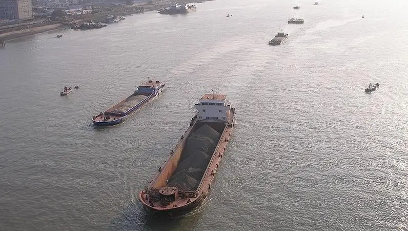 New shipping services along the Yangtze may help to speed up cargo flow Photo: C. Ryu