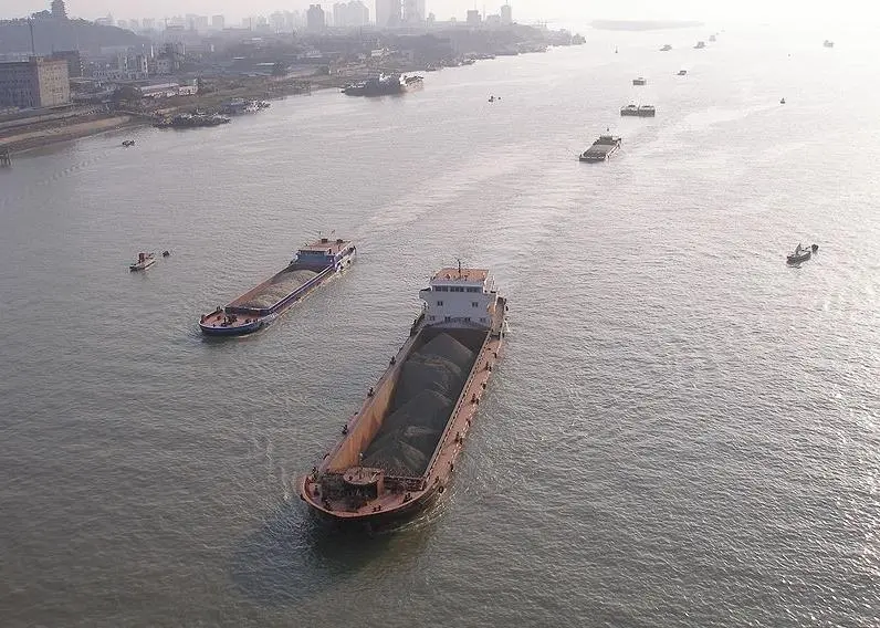 New shipping services along the Yangtze may help to speed up cargo flow Photo: C. Ryu