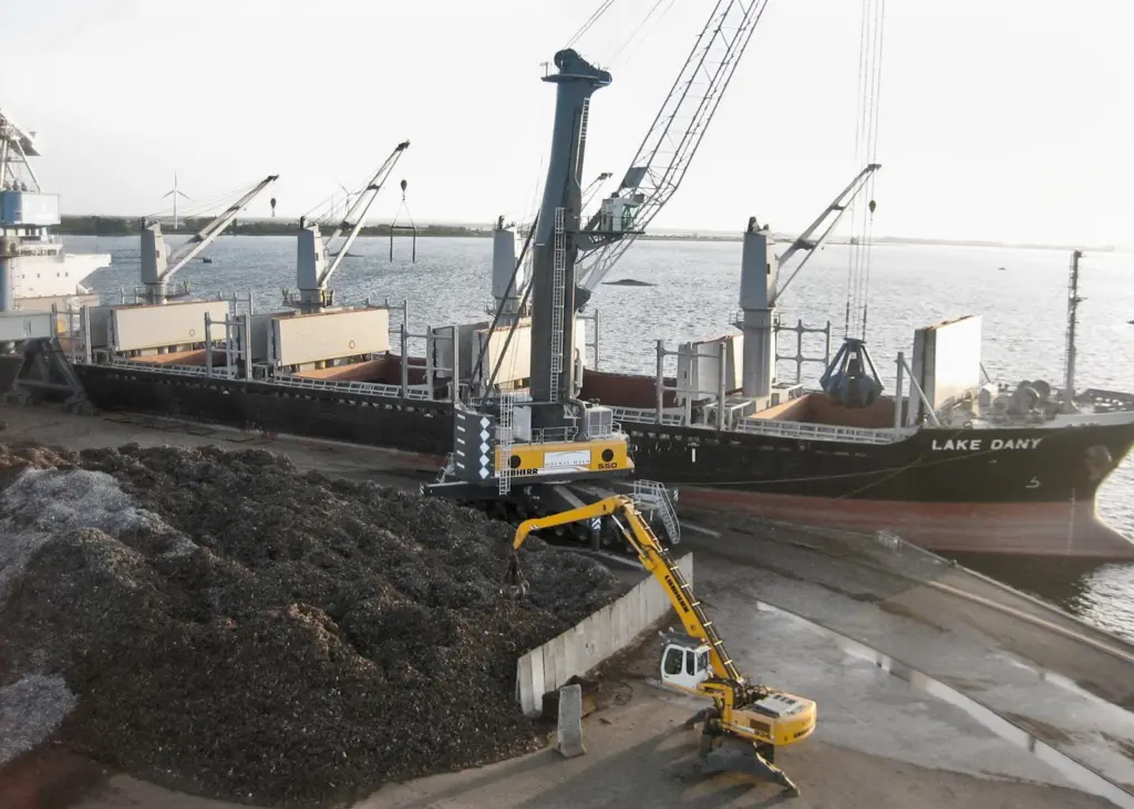 Liebherr 550 showcases the company's hybrid drive design