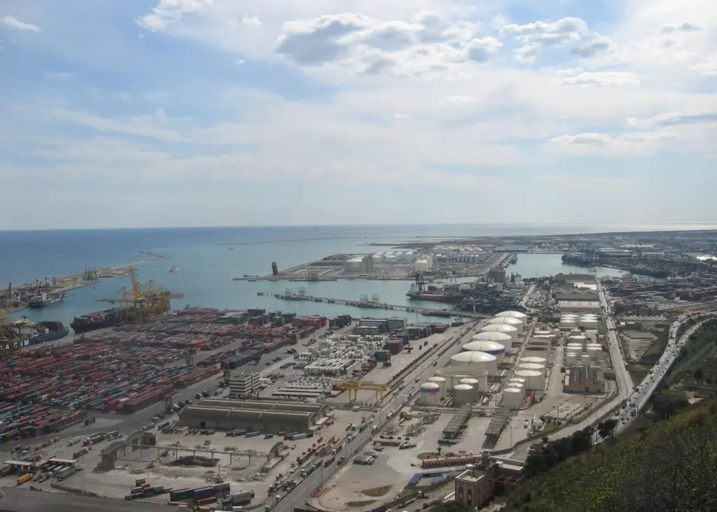 Sulphur levels have decreased in Barcelona harbour
