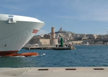 00_99059_Cruise-ship-Vieux-port-web