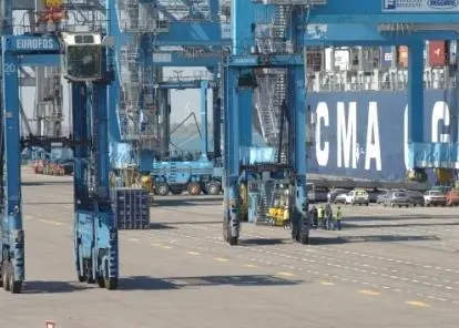 00_99061_CMA-CGM-ship-at-terminal-web