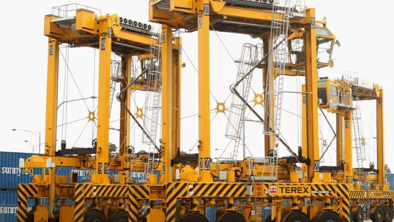 DP World's straddle carriers will boost capacity and productivity at the Port of Melbourne