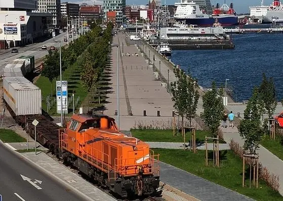 The first block train left the Schwedenkai terminal for Verona