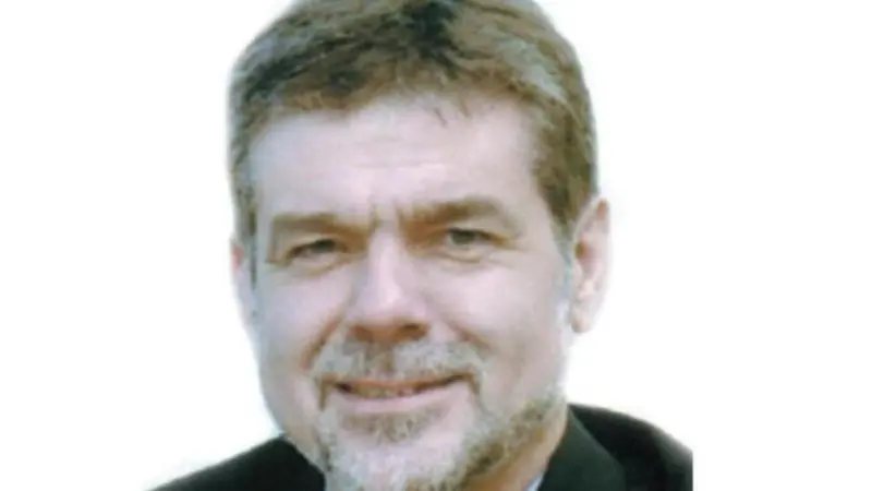 Peter Jones will step down as ABP chief executive in March 2013
