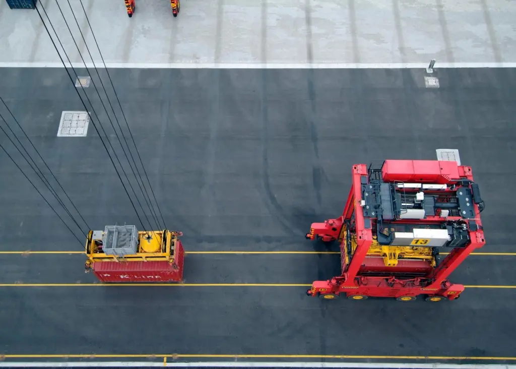 Automation is the next safety hurdle for straddle carriers