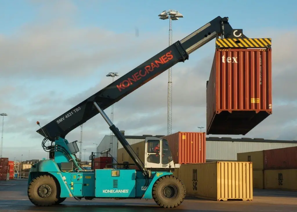 The hybrid reach stacker has a lifting capacity of 45 tonnes