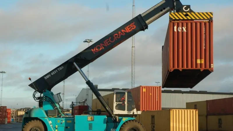 The hybrid reach stacker has a lifting capacity of 45 tonnes