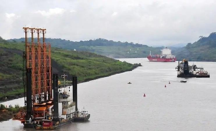 A total of 3,200,000m³ of material was removed during the deepening of Culebra Cut