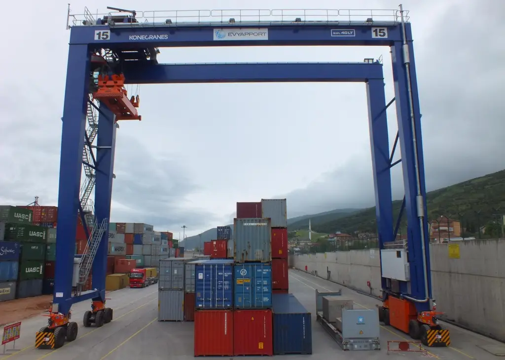 The Konecranes busbar-powered RTG should reduce local emissions by up to 95%