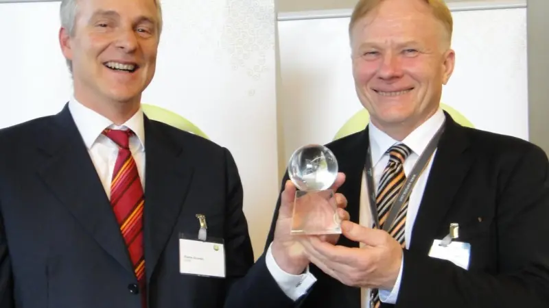 Pierre Girardin, Executive Vice President for CEVA Logistics in the Benelux and Christian Rönnholm, Director, Global Parts Management, Wärtsilä Services received the Lean & Green Star Award
