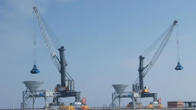 The  LPS 600 was awarded with the IBJ Crane of the Year Award in 2011