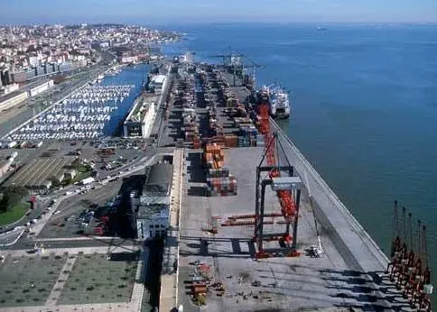 Dockworkers in Lisbon have extended their strike
