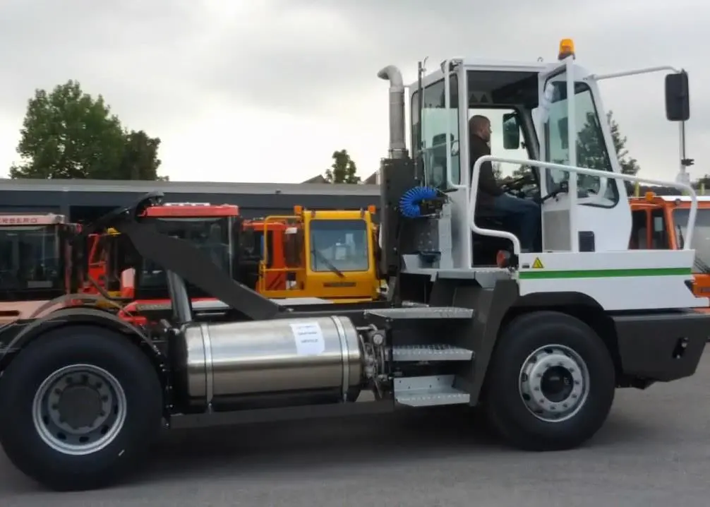 Noatum is comparing the benefits of LNG tractors to diesel ones in a pilot project in Valencia