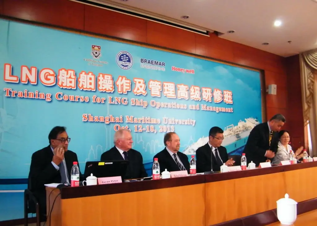 The first LNG training course took place at Shanghai Maritime University