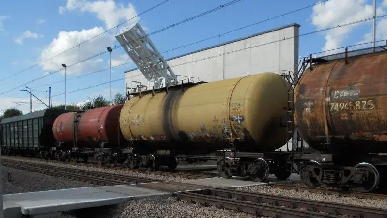 Rotterdam's rail portal doesn't get in the way of operations or throughput