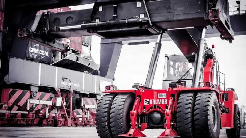 The Kalmar reachstacker prototype will use dual-fuel technology
