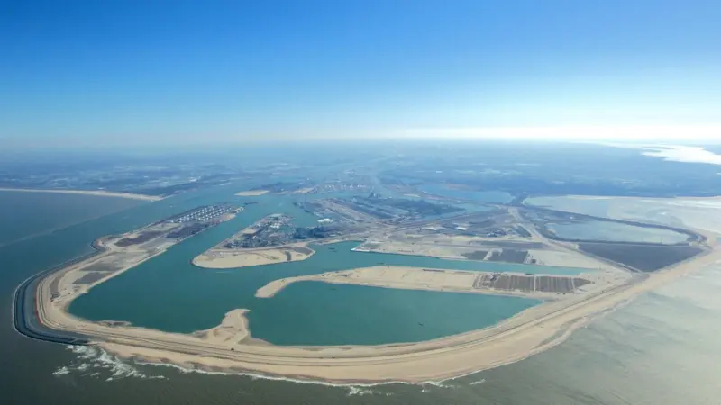 Rotterdam says the number of containers is what counts and that Maasvlakte 2 will change the shipping landscape