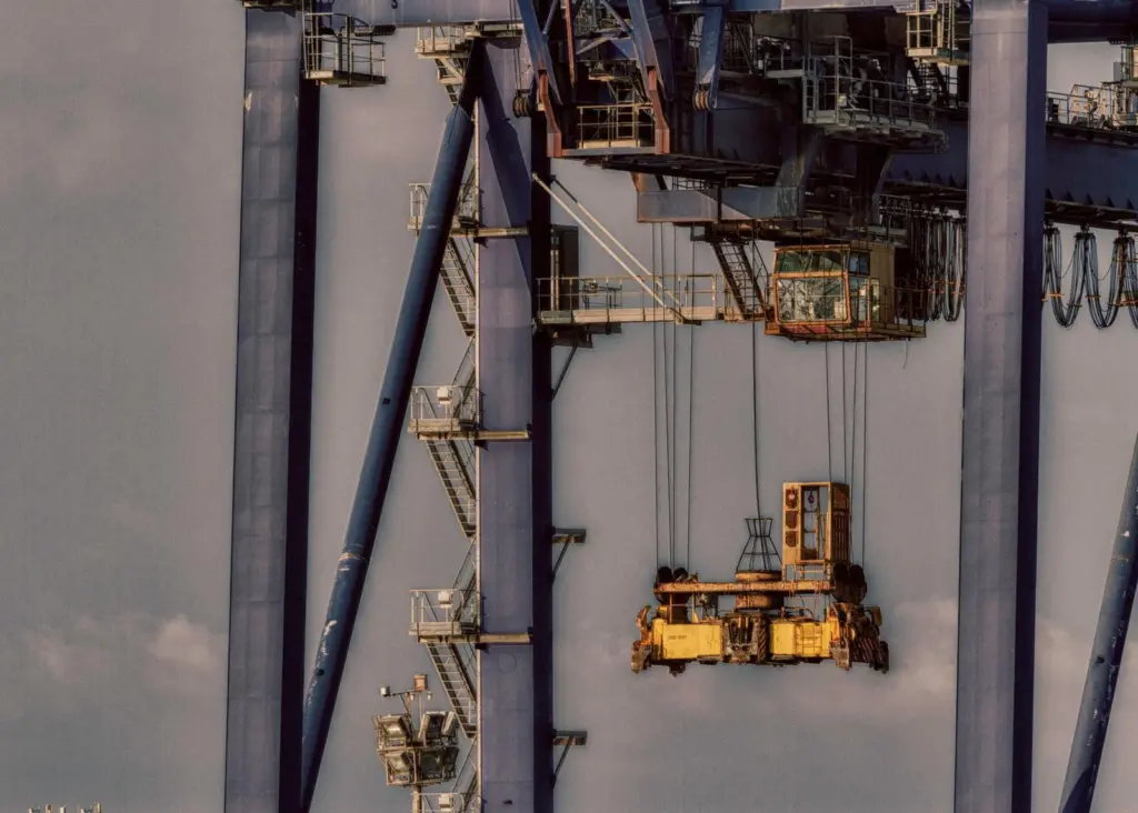 Valencia questions financial worth of stevedores. Credit: Shemsu.Hor