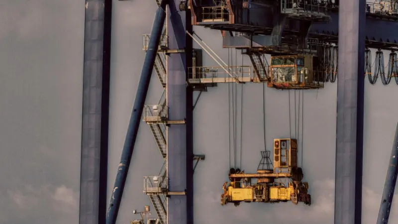 Valencia questions financial worth of stevedores. Credit: Shemsu.Hor