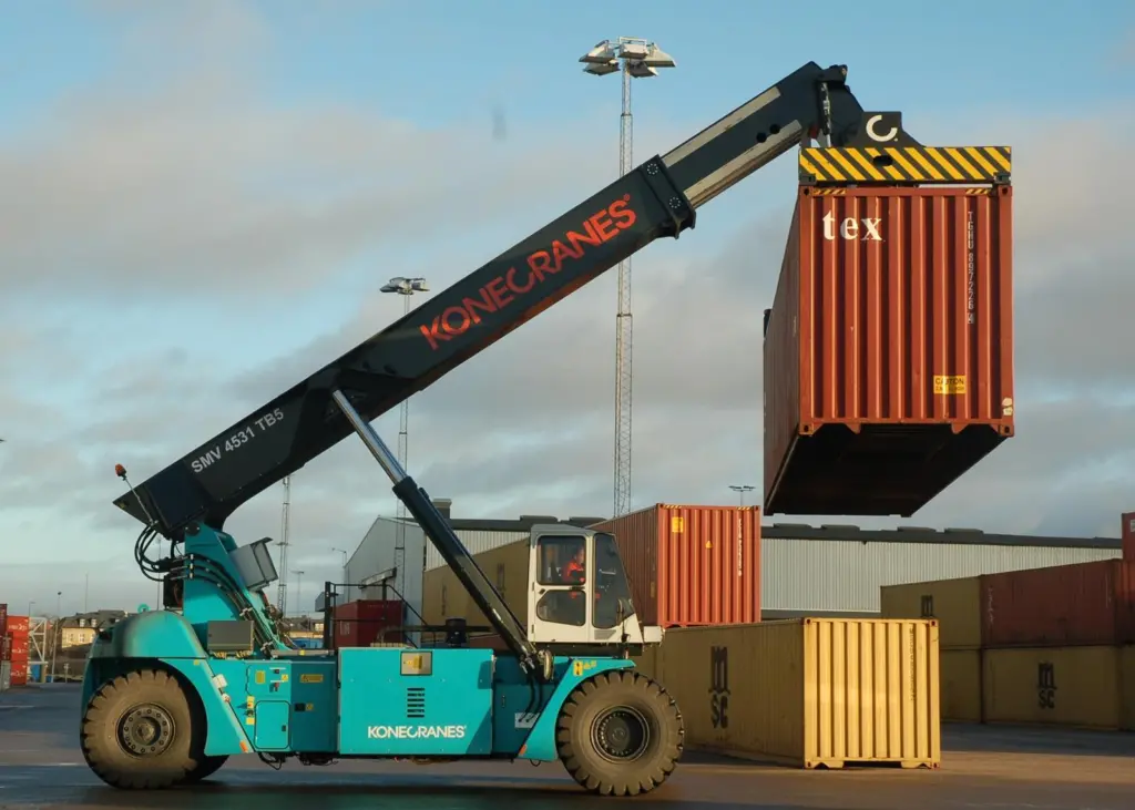 The Konecranes hybrid reachstacker SMV 4531 TB5