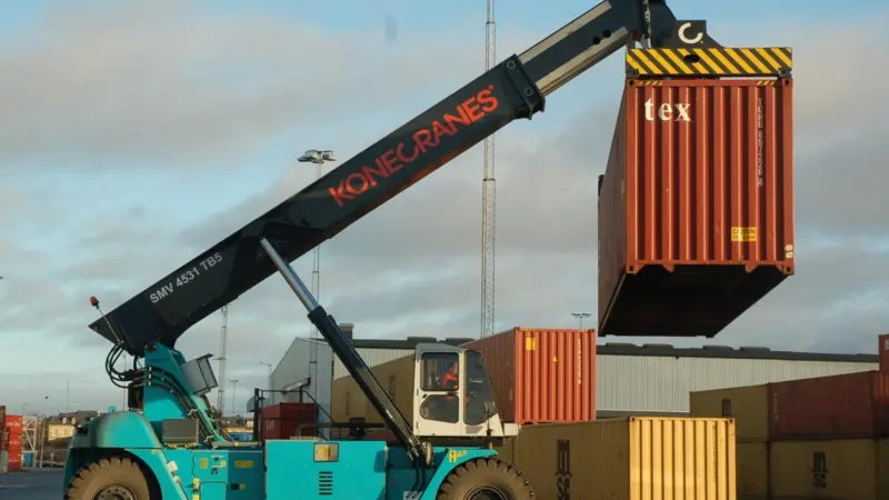 The Konecranes hybrid reachstacker SMV 4531 TB5