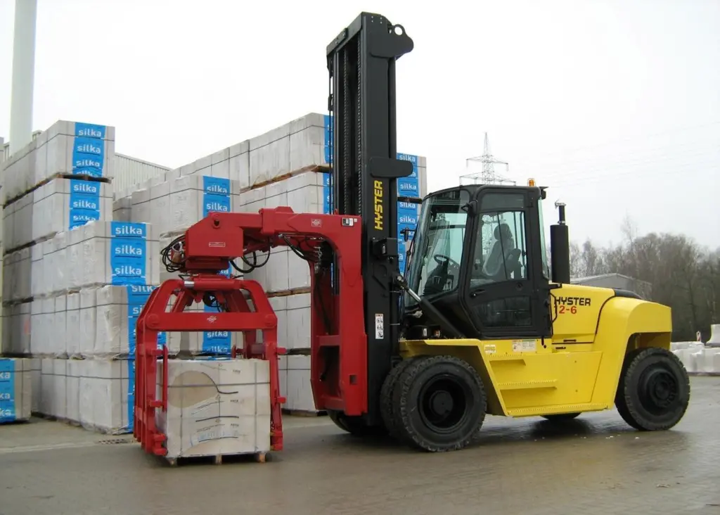 The Hyster H8-16XM-6 range can achieve average lift speeds of between 0.28 and 0.51m/s