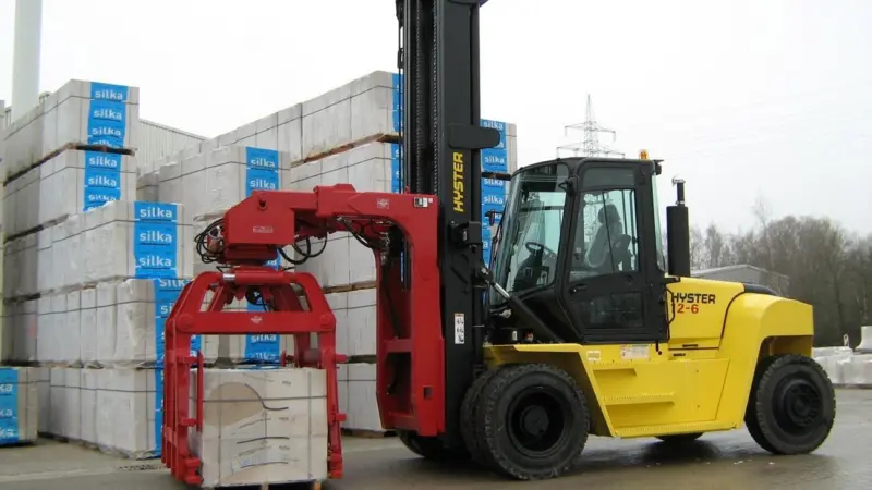 The Hyster H8-16XM-6 range can achieve average lift speeds of between 0.28 and 0.51m/s