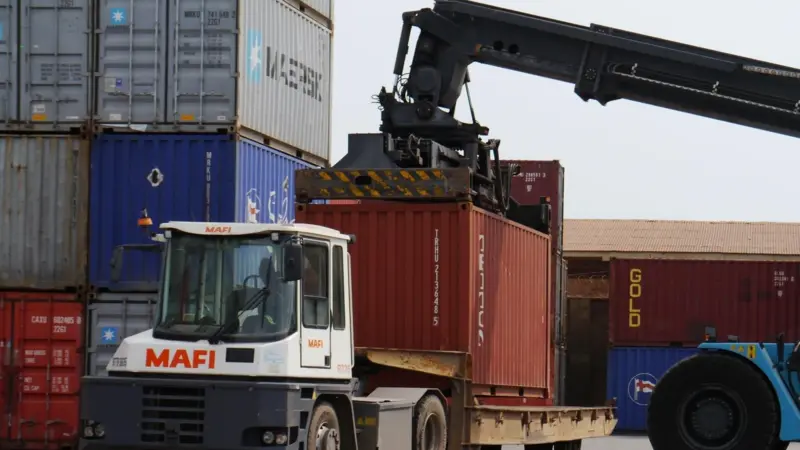 Tema Port in Ghana now has eight new MAFI R336 RoRo tractors