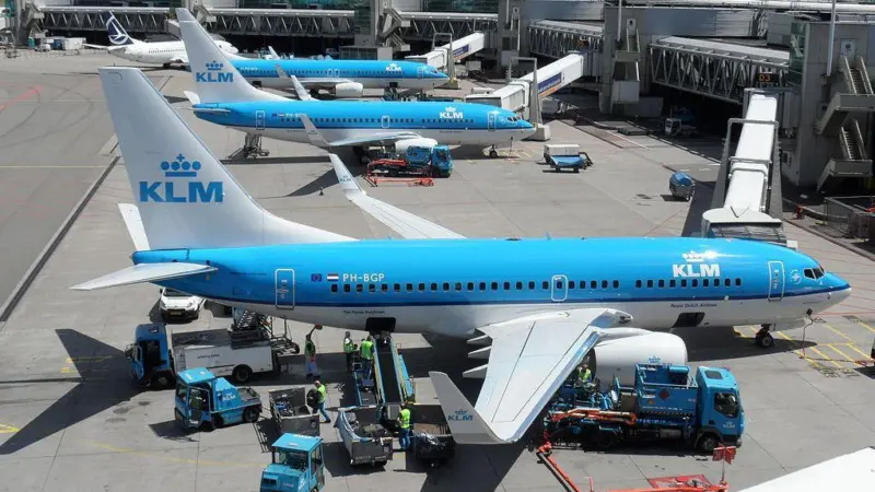 The model of add-on revenue at Schiphol Airport could be an inspiration to ports. Credit: Saschaporsche