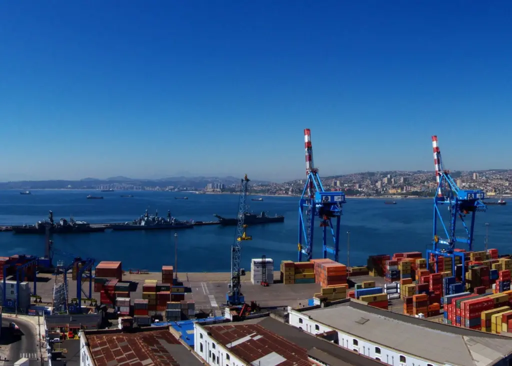 The threat of strike action hangs over Valparaiso. Credit: Javier Rubilar
